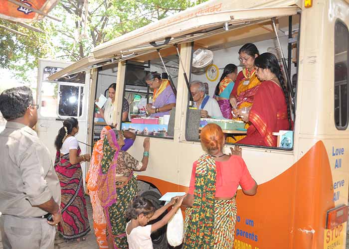 Sri Sathya Sai medical van offering service to people,Maharashtra and Goa,Dharmakshetra